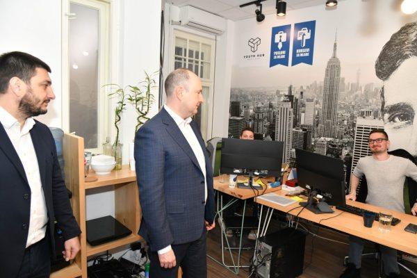 Gradonačelnik Grada Novog Sada Milana Đurića u poseti Novosadskom omladinskom forumu